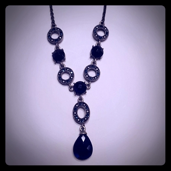 Jewelry - Deep navy necklace